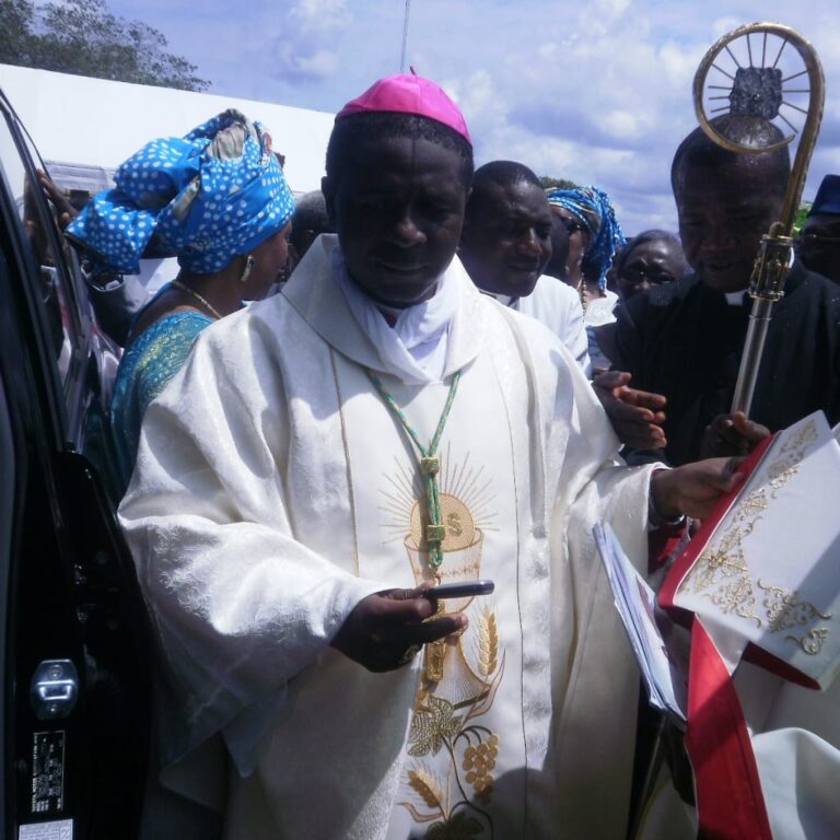 L’archevêque du Cameroun appelle à la prudence concernant les prétendues apparitions mariales
 & se dévouer à la Sainte Vierge Marie.