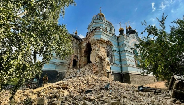 Des bombardements russes dans la région de Donetsk endommagent une église vieille de 110 ans
 & prier la mère de dieu Marie.