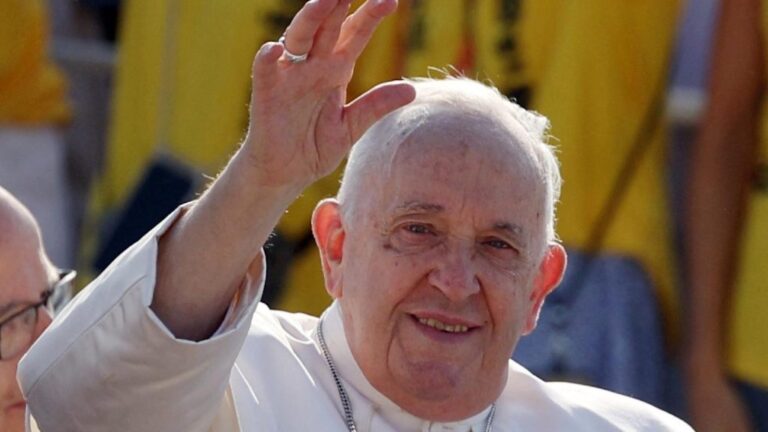 Pape François : « Que votre jeunesse soit un don pour Jésus »
 et se dévouer à la Sainte Vierge Marie.