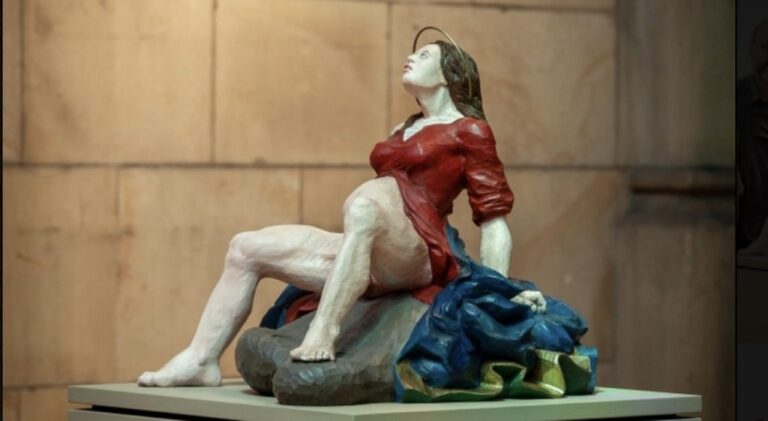 Sculpture controversée de la Vierge Marie décapitée dans la cathédrale de Linz
 pour croire en la Sainte Vierge Marie.